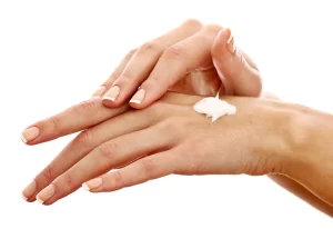 افضل كريمات تفتيح البشرة من اي هيرب السعودية