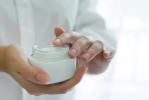 كريمات تبييض الوجه – طريقة استخدامها ونصائح لكيفية اختيارها